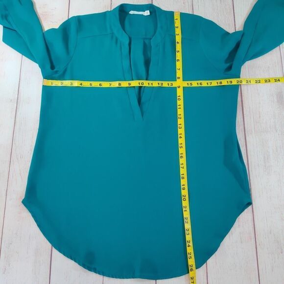 Lush split V-neck button tab sleeve blouse sz S - Picture 5 of 6